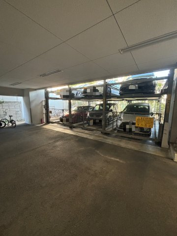 グランド上町の駐車場