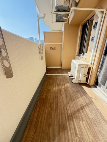 セレニテ三宮プリエのバルコニー