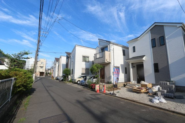 【Heartfull Town】鈴木町１丁目104番の外観|リビングイン階段と対面式キッチン。家族の自然なふれあいを重視したプラン♪