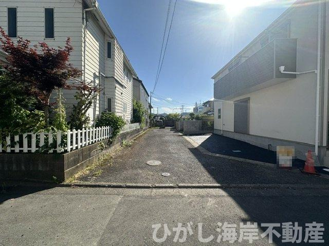 平塚市中里　新築戸建　全2棟の前面道路含む現地写真|現地外観