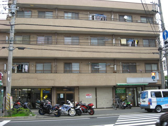 川崎市多摩区菅北浦１丁目の賃貸マンションの外観