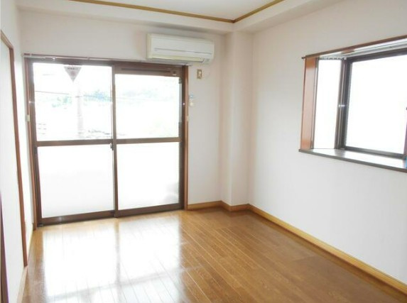川崎市多摩区菅北浦１丁目の賃貸マンションの居間・リビング