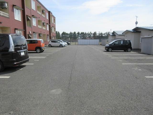 ボヌール光南の駐車場