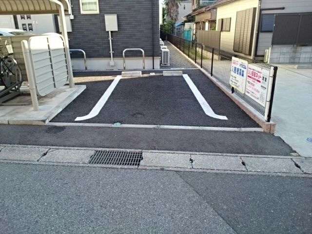 ベルエアーの駐車場