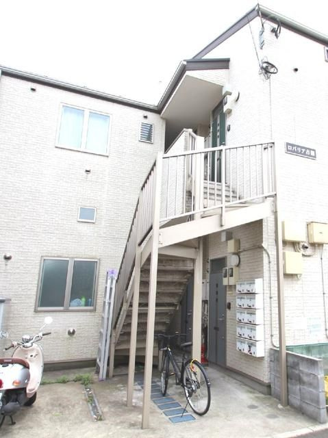 町田市木曽東３丁目のアパートのエントランス