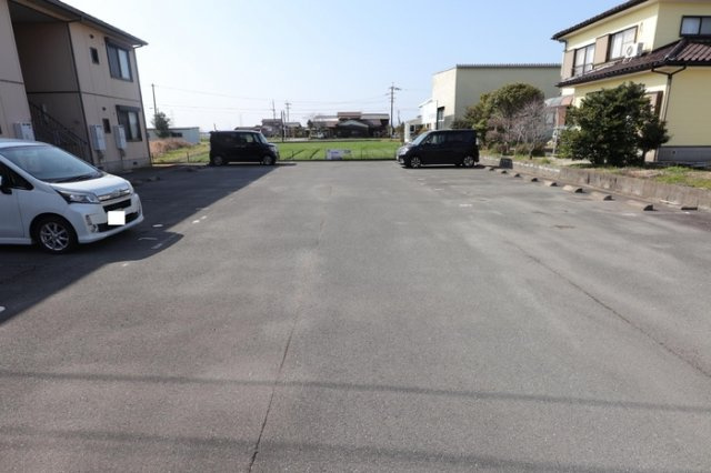 シャーメゾン桑野の駐車場|駐車場があるので、車を買う予定の方も安心です※別号室のお写真になります。