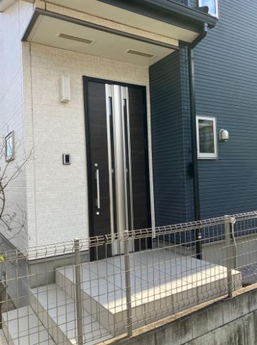 秦野市今泉　中古戸建の玄関|落ち着いた玄関です