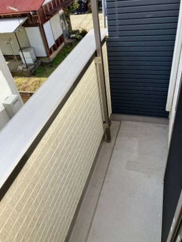 秦野市今泉　中古戸建のバルコニー|お洗濯にも便利なバルコニー付き