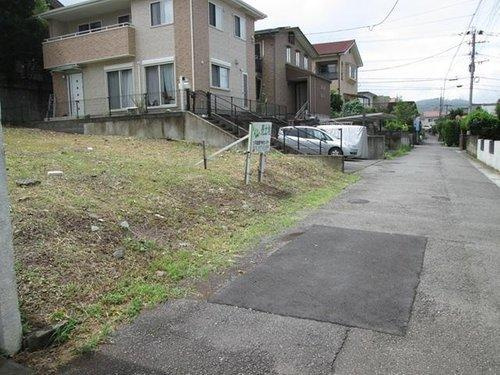別府市扇山四丁目の前面道路含む現地写真