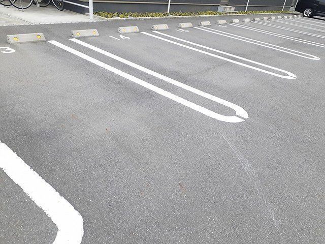 プリムローズⅡの駐車場