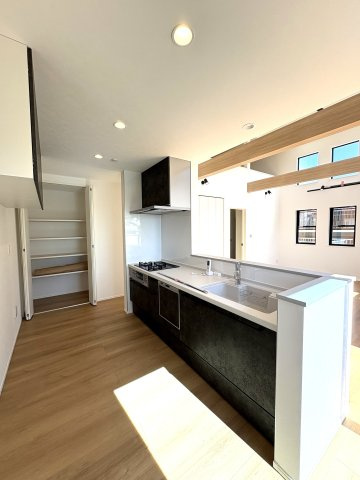 FUJI VIEW RESIDENCE｜空と緑を感じる、湘南のゆとり暮らし。のキッチン
