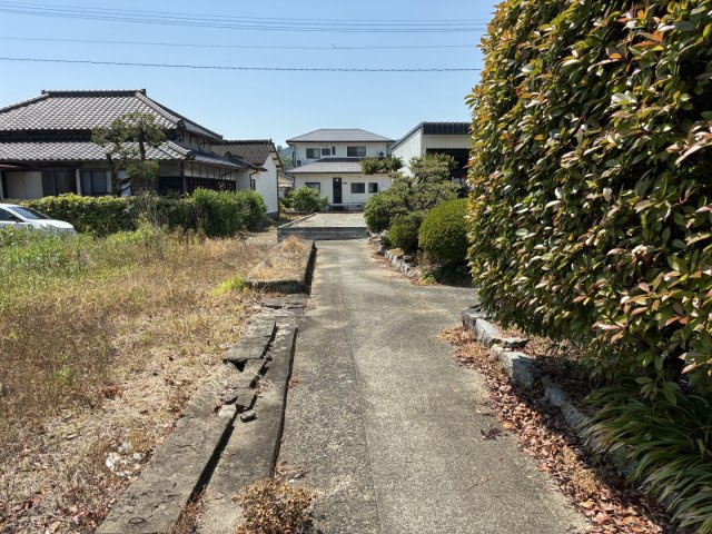 宇土市新開町の売地の前面道路含む現地写真