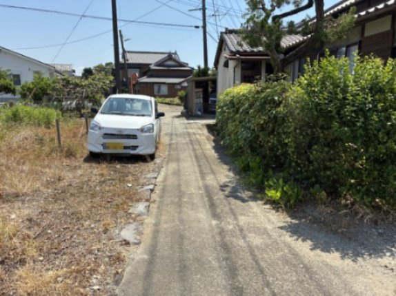 宇土市新開町の売地の前面道路含む現地写真