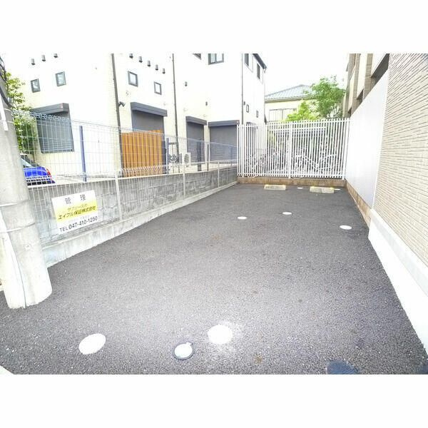 【駐車場】