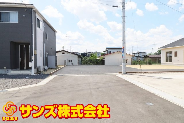 矢吹町小松第６　　　１号棟　　　善郷小学校、矢吹中学区の外観|東側から見た駐車スペース♪