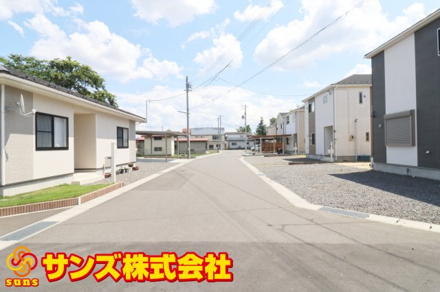 矢吹町小松第６　　　１号棟　　　善郷小学校、矢吹中学区の前面道路含む現地写真|東側前面道路
