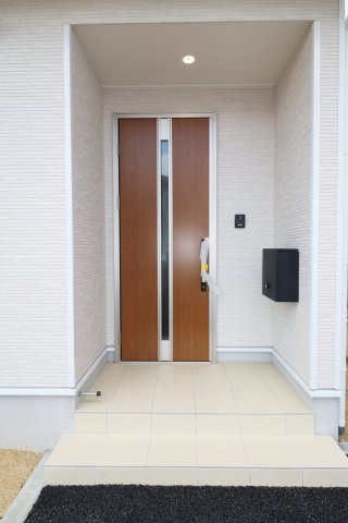 矢吹町小松第６　　　１号棟　　　善郷小学校、矢吹中学区の玄関