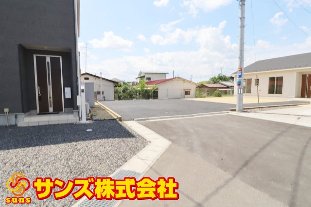 矢吹町小松第６　　　１号棟　　　善郷小学校、矢吹中学区の外観|南東側から見た駐車場スペース♪