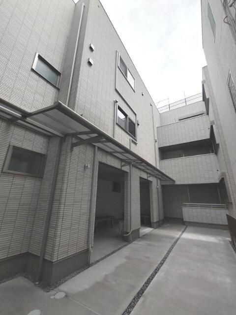 ウエスト キャトル 南砂の外観