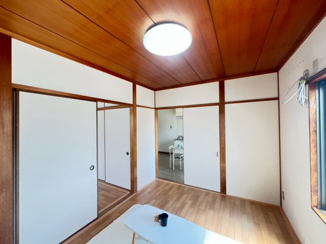 ハイツ銘木の洋室