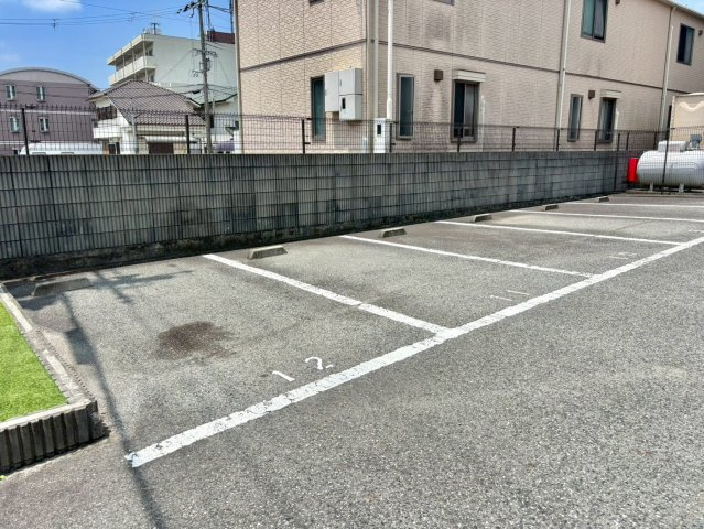 ヒルサイドテラス北平野の駐車場