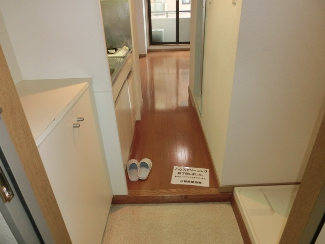 伊勢原五番館の玄関