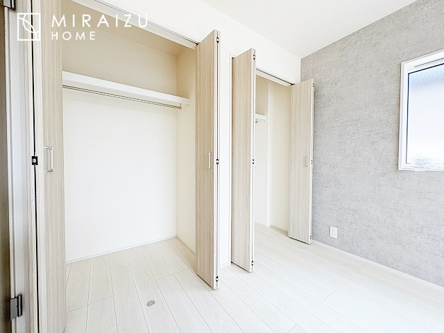 【収納】 | 日当たりの良いお家は嬉しいですよね。それぞれ価値観が分かれる箇所です、実際に内覧して日当たりの心地よさをご体感下さいね♪