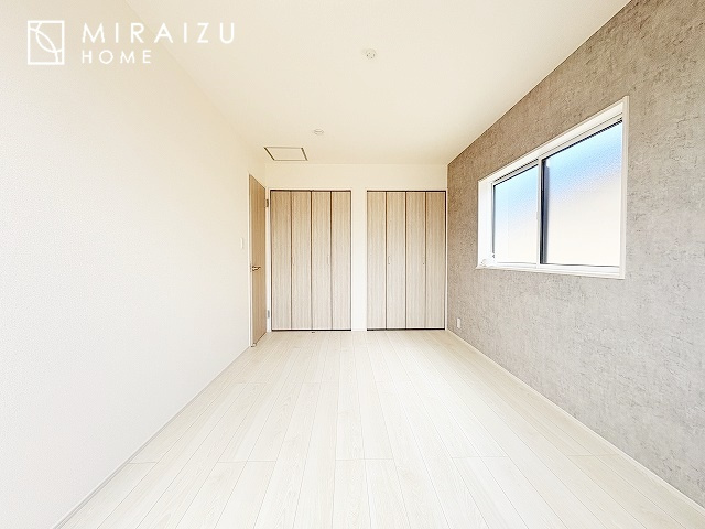【寝室】 | 建物完成につき、実際のお部屋をごゆっくりご見学いただけます。お休みの日にご家族で見学はいかがでしょう。