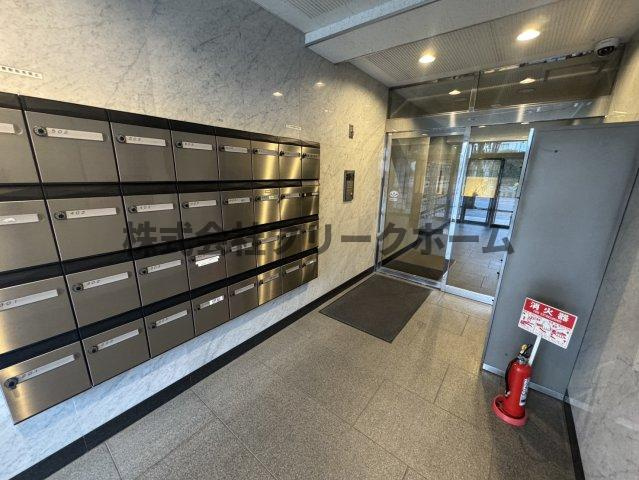 小金井市中町２丁目の賃貸マンションのエントランス