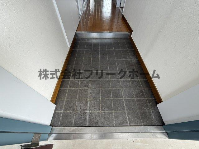 小金井市中町２丁目の賃貸マンションの玄関