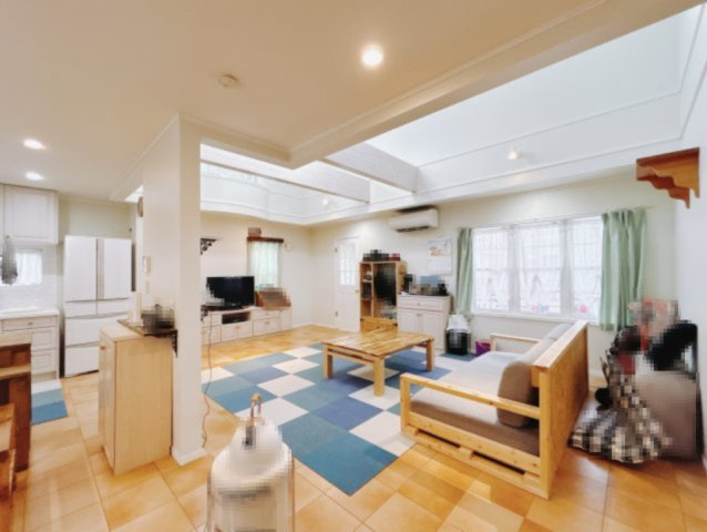 【中古戸建】足利市葉鹿町の居間・リビング|■リビング｜家族でゆったりくつろげる、居心地の良いリビング♪賃貸と違って、テレビや音楽の音を気にしなくて良いことが嬉しいですね(*＾＾*)
