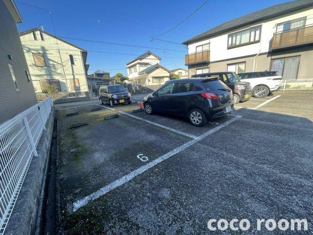 MAYハウス青葉町 の駐車場