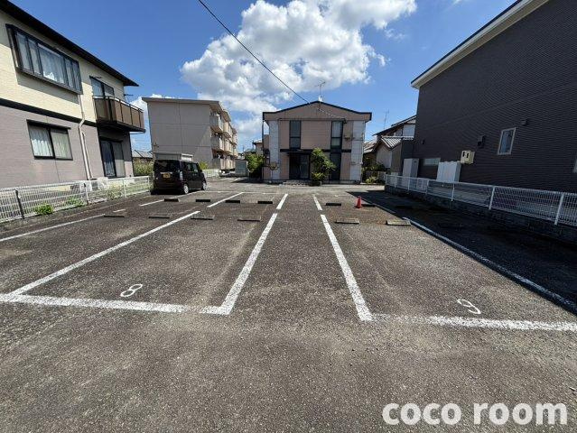 MAYハウス青葉町 の駐車場