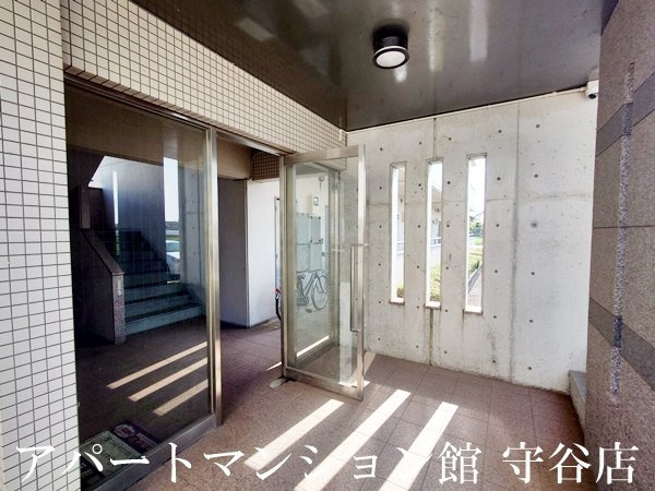 ウエストアールのエントランス