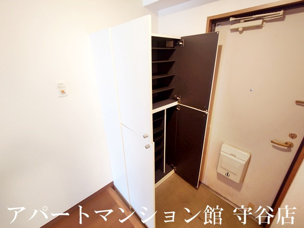 ウエストアールの玄関