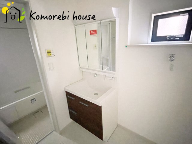 上尾市向山5丁目　新築一戸建て　AiTOWN　07の独立洗面台|独立洗面台あり、毎朝おしゃれに忙しい女性の方におすすめです