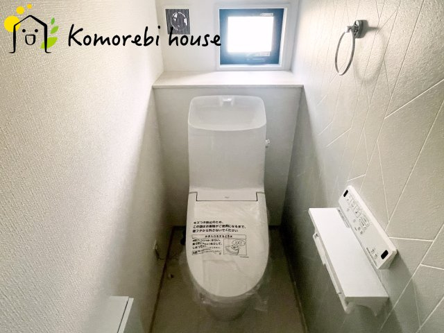 上尾市向山5丁目　新築一戸建て　AiTOWN　07のトイレ|落ち着いた色調のトイレです