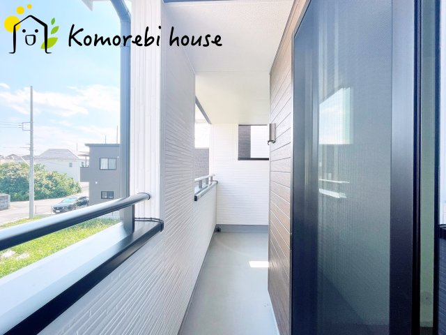 上尾市向山5丁目　新築一戸建て　AiTOWN　07のバルコニー|お洗濯にも便利なバルコニー付き