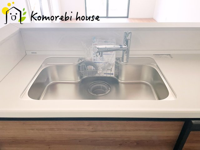 上尾市向山5丁目　新築一戸建て　AiTOWN　07のキッチン|コンパクトなキッチンで掃除もラクラク