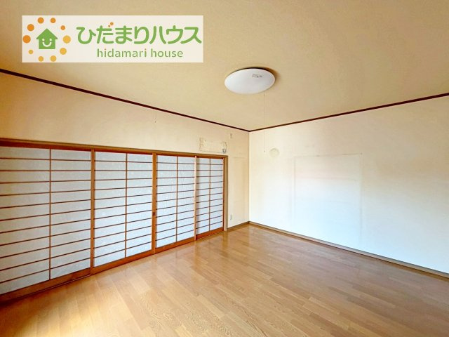 【寝室】 | 下妻市小島　中古戸建 | 10帖の広々とした寝室！南側に面しているので日当たり良好です♪
