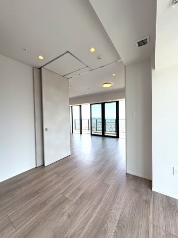THE VIEW FROM SHONAN｜空と海を見渡す、湘南の特等席。の洋室