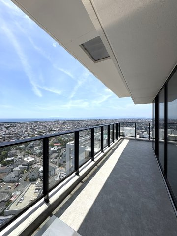 THE VIEW FROM SHONAN｜空と海を見渡す、湘南の特等席。のバルコニー