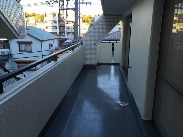 光洋天王町ビルのバルコニー
