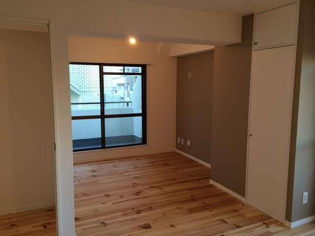 光洋天王町ビルの居間・リビング