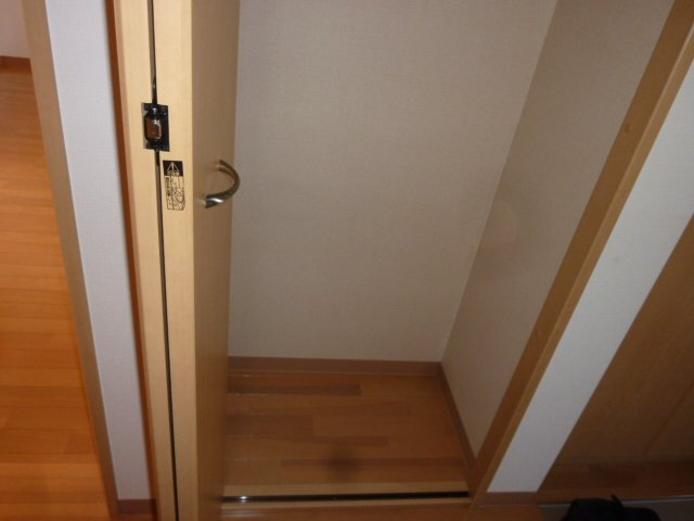 M0099R　エスパーダ青市の収納