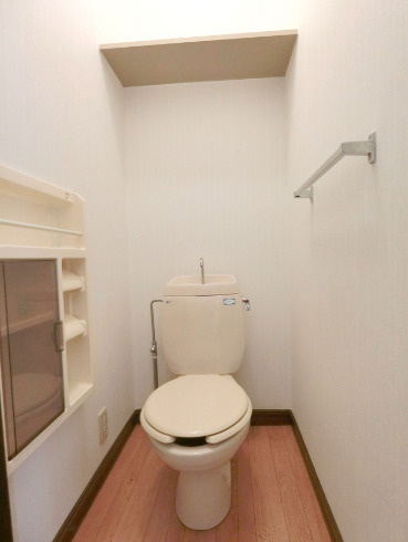上津コーポ【キャッシュバック対象物件】のトイレ|落ち着いた色調のトイレです