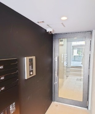 府中市寿町３丁目の賃貸マンションのエントランス