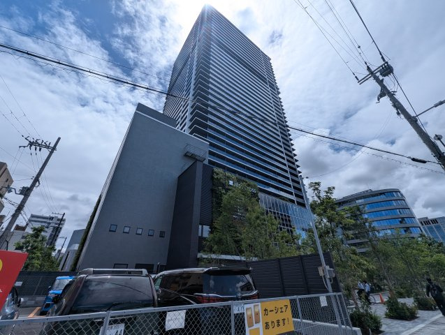 ジオタワー大阪十三の外観