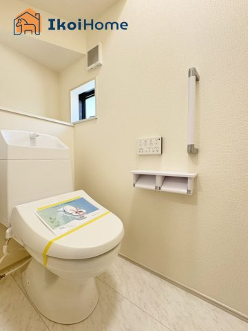 明石市朝霧町1丁目　4期　新築戸建のトイレ|【ホームページに現地動画掲載中】●年中無休：当日予約可●ウォシュレット・暖房便座脱臭機能付きトイレ