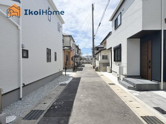 明石市朝霧町1丁目　4期　新築戸建の前面道路含む現地写真|【ホームページに現地動画掲載中】●年中無休：当日予約可●前面道路は幅員約3.9ｍ、交通量少なく安心！
